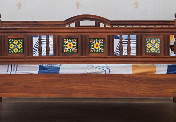 Traditional Handmade Solid Sheesham Wood Bed - All Sizes